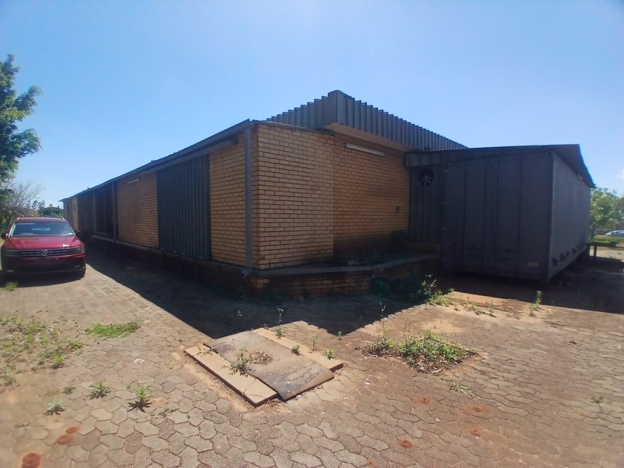 To Let Commercial Property for Rent in Tlhabane North West